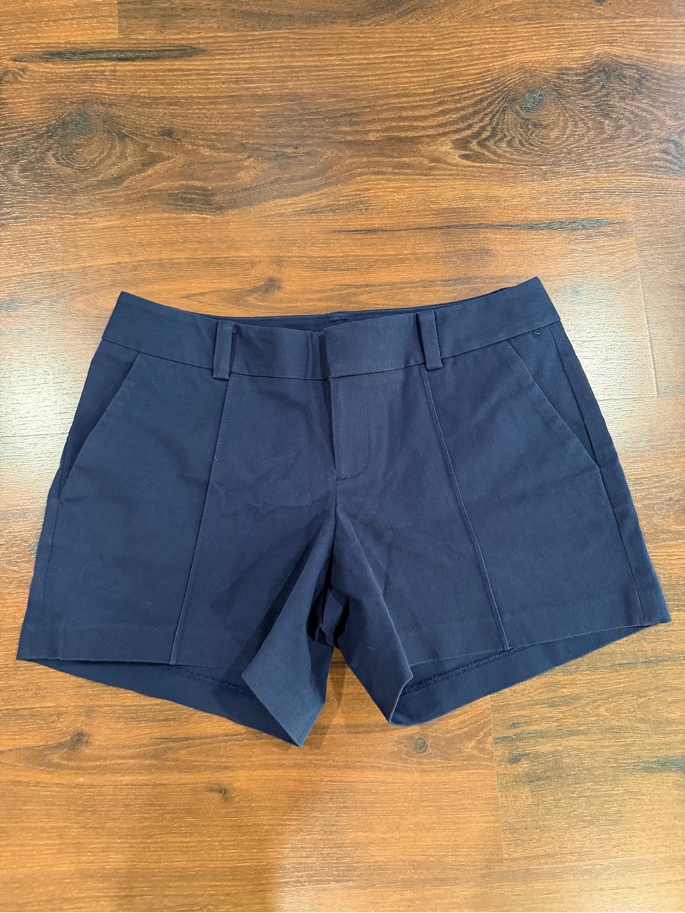 Lilly Pulitzer Shorts Navy Blue Pleated Cotton Stretch Pockets Sz 4 Womens